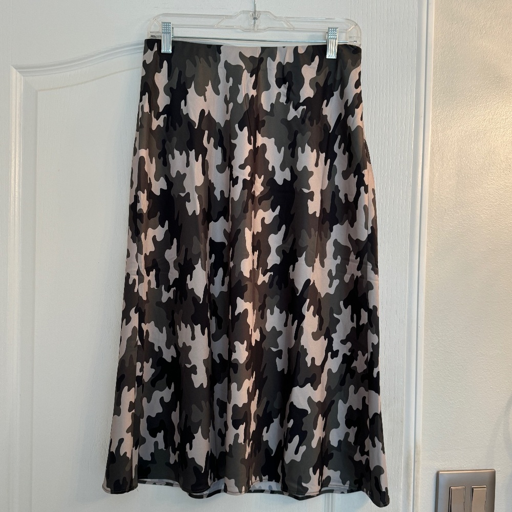 NWT size L Camo Midi skirt